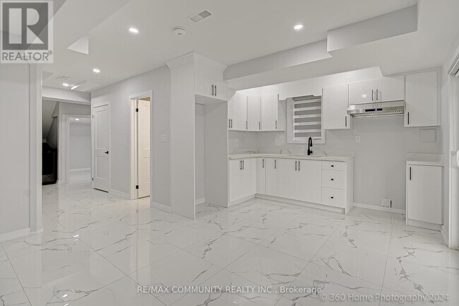 924 Rexton Dr in Oshawa, ON - Building Photo - Building Photo