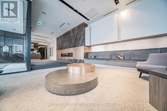 128 Fairview Mall Dr in Toronto, ON - Building Photo - Building Photo