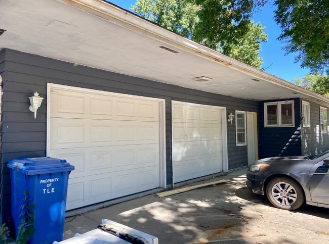 1235 13th Ave in Manson, IA - Foto de edificio - Building Photo