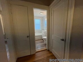 30 Harwood St, Unit 8 in Lynn, MA - Foto de edificio - Building Photo