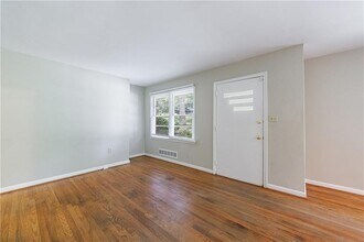 893 Willivee Dr in Decatur, GA - Building Photo - Building Photo