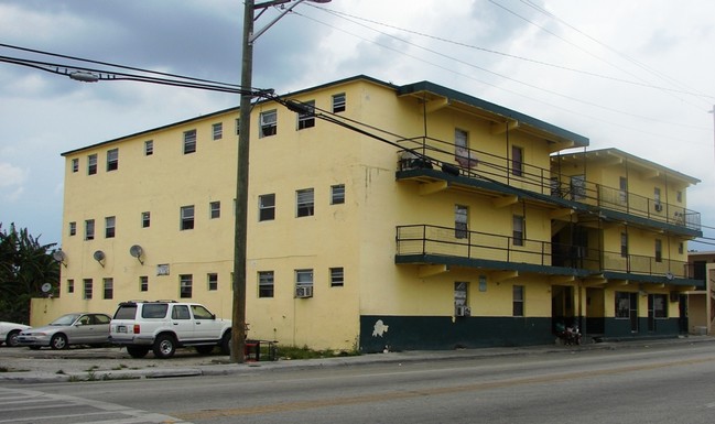 733 Dr Martin Luther King Jr Blvd W in Belle Glade, FL - Building Photo - Building Photo