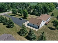 526 County Rd 9 SE photo'