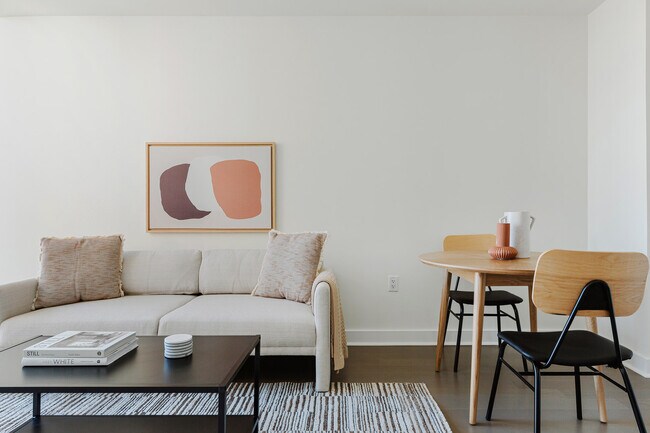 450 W 42nd St in New York, NY - Building Photo - Building Photo