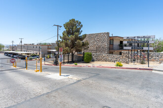 Bassett Townhomes Condominiums in El Paso, TX - Building Photo - Building Photo