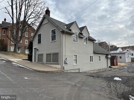 205 S 7th St in Perkasie, PA - Building Photo