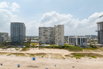 Admiralty Towers in Pompano Beach, FL - Building Photo - Building Photo