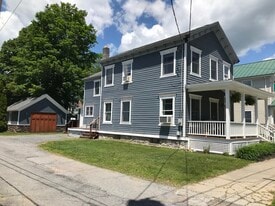 47 Court St, Unit Front in Saratoga Springs, NY - Building Photo