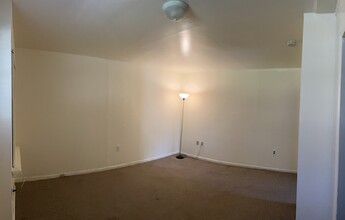 11 Sniffen Rd in Armonk, NY - Building Photo - Building Photo