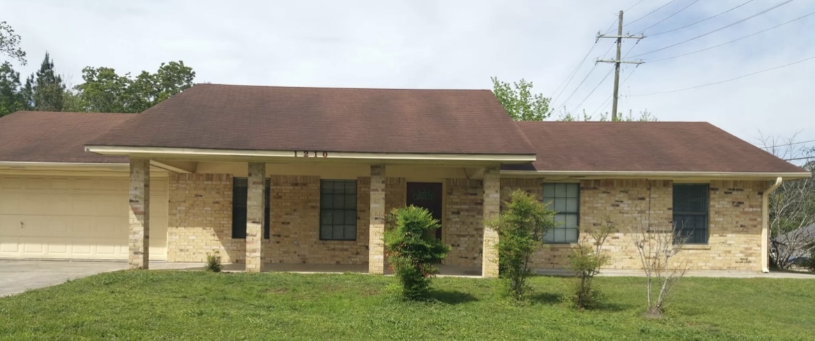 1210 Port Arthur Terrace in Leesville, LA - Building Photo