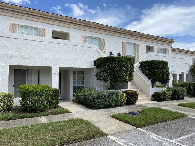 property at 5205 Wedgewood Ln