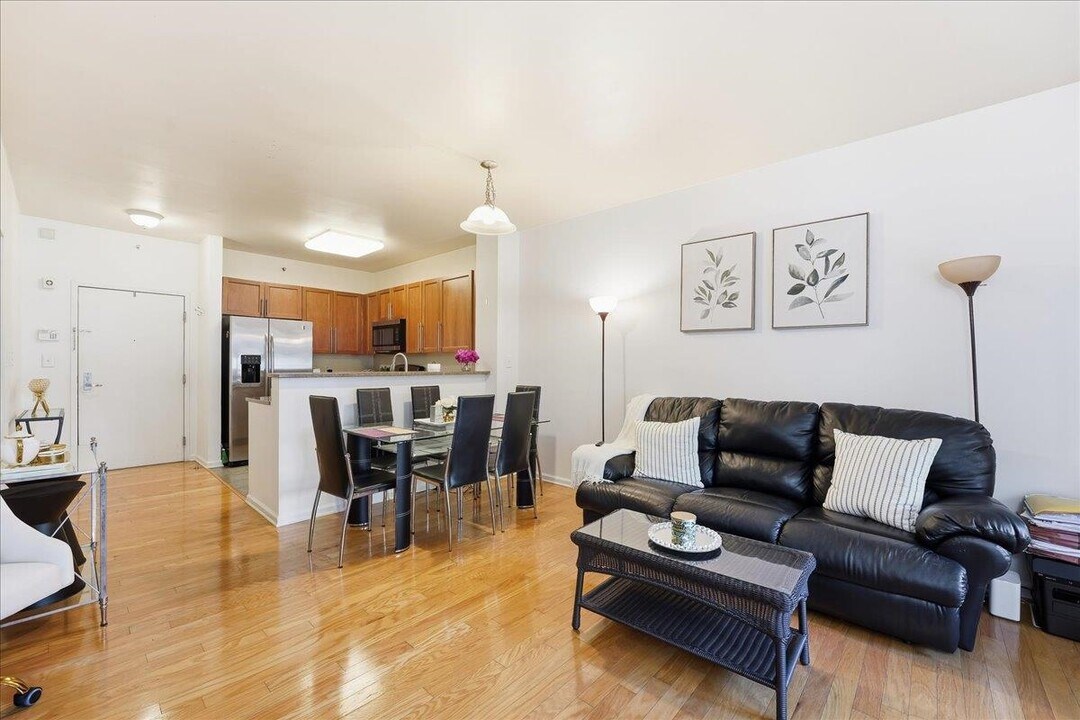 4 CONSTELLATION Pl in Jersey City, NJ - Building Photo