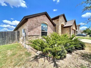 5846 Heron Dr in Buda, TX - Building Photo - Building Photo