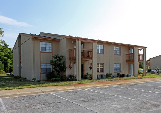 Emerald Place Apartments in Titusville, FL - Foto de edificio - Building Photo