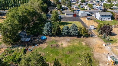 7887 Dahl Rd NE in Moses Lake, WA - Foto de edificio - Building Photo