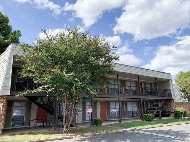 Cambridge Court Apartments in Shreveport, LA - Foto de edificio - Building Photo