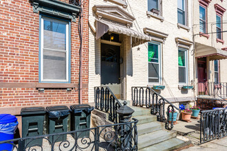 228 Jefferson St in Hoboken, NJ - Building Photo - Building Photo