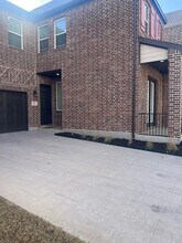 Room in House on Jones Dr in North Richland Hills, TX - Foto de edificio - Building Photo