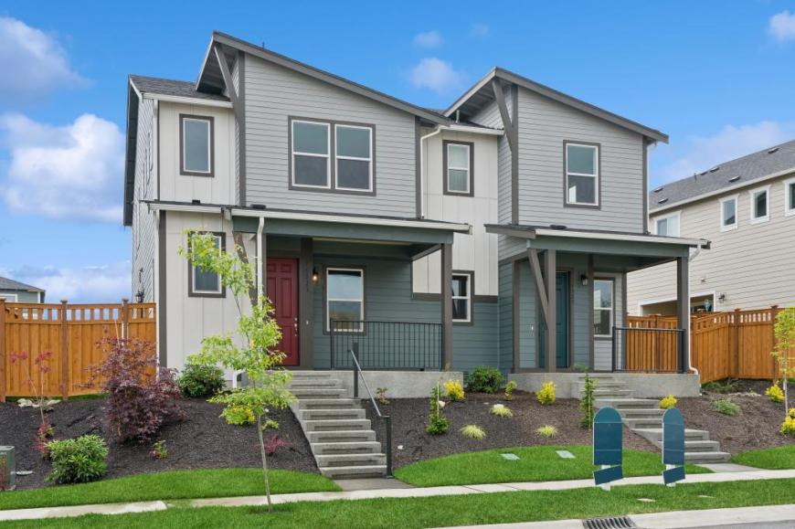 15323 207th Ave E in Bonney Lake, WA - Foto de edificio