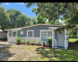 3409 Sloan Rd in Fort Pierce, FL - Building Photo