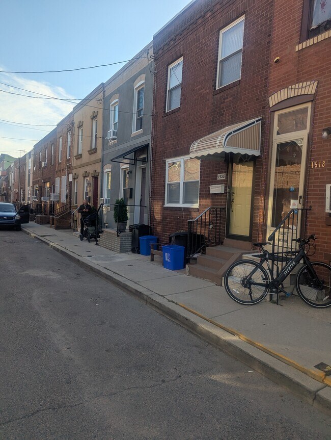 1520 S Iseminger St in Philadelphia, PA - Building Photo - Building Photo
