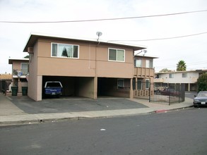 1611 Frisbie Ct in Concord, CA - Building Photo - Building Photo