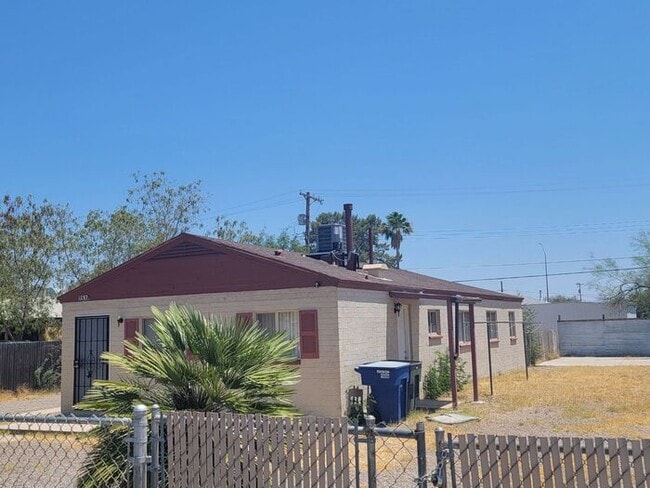 property at 2518 E Cameron Vista