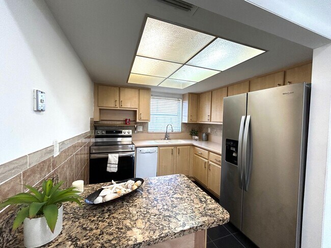 2522 Emory Dr E in Haverhill, FL - Foto de edificio - Building Photo