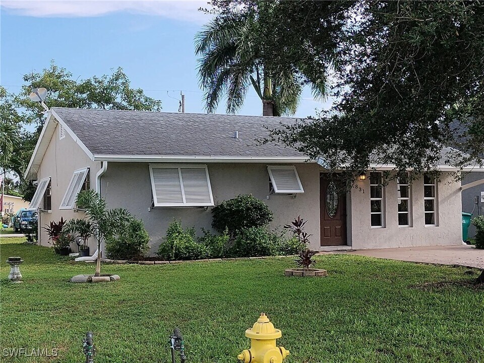 831 106th Ave N in Naples, FL - Building Photo