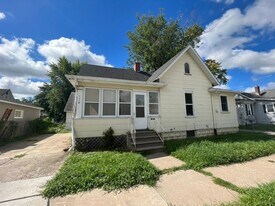 1118 17th Ave in Moline, IL - Building Photo