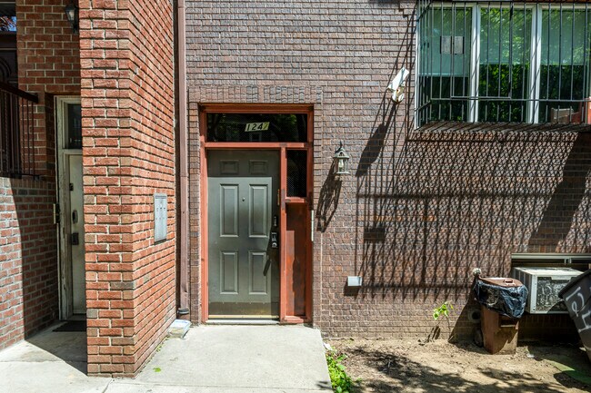 1247 44th St in Brooklyn, NY - Building Photo - Building Photo