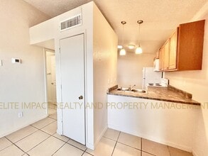 425 E Thoroughbred St in Tucson, AZ - Building Photo - Building Photo