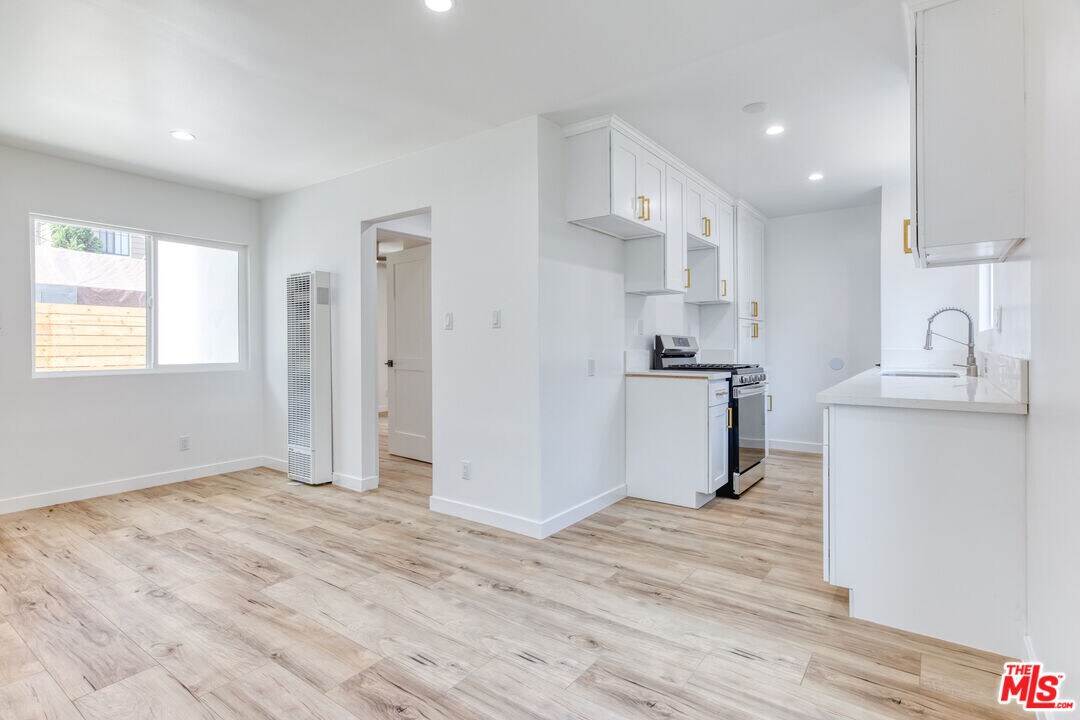 2318 Glover Pl in Los Angeles, CA - Building Photo