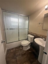 2456 NW 82nd St in Miami, FL - Building Photo - Building Photo