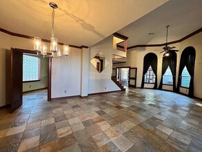 6983 Oakwood Park in Houston, TX - Building Photo - Building Photo