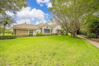 571 Park Shore Dr in Naples, FL - Building Photo - Building Photo