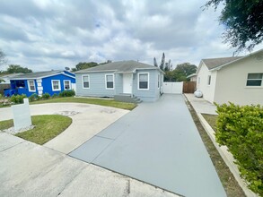 909 C St in Lake Worth Beach, FL - Foto de edificio - Building Photo