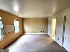 2 Tyler Falls Ct in Baltimore, MD - Building Photo - Building Photo