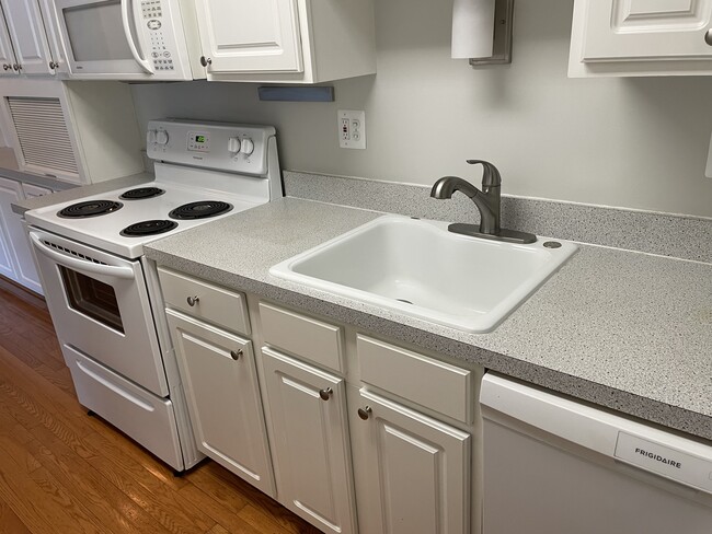 810 Plate St, Unit 108 in Rochester, MI - Building Photo - Building Photo