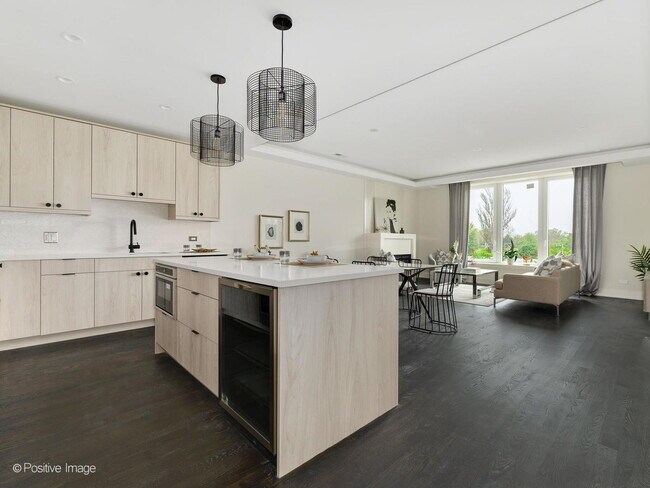 6911 N Western Ave in Chicago, IL - Building Photo - Building Photo