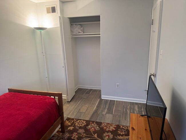 14824 Palmerston Sq in Centreville, VA - Foto de edificio - Building Photo