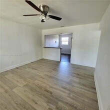 1102 NW 100th Terrace in Miami, FL - Building Photo - Building Photo