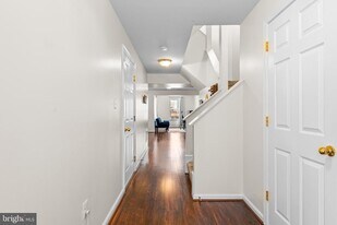 2552 Blue Water Blvd in Odenton, MD - Building Photo