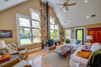38 Circuit Rd in Bellport, NY - Building Photo - Building Photo