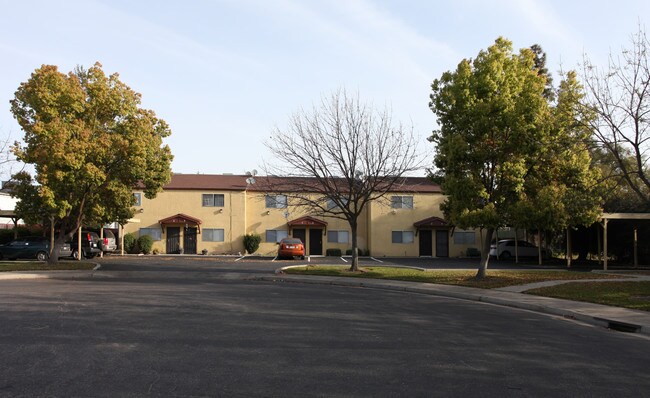 19940 2nd St in Hilmar, CA - Foto de edificio - Building Photo