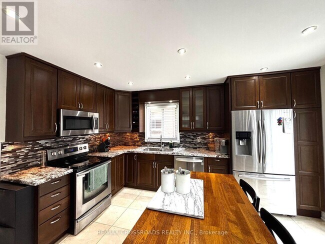 6439 Longspur Rd in Mississauga, ON - Building Photo - Building Photo
