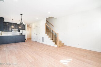 935 E Madison St in Louisville, KY - Building Photo - Building Photo