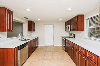 3914 Pensdale Dr in New Port Richey, FL - Building Photo - Building Photo