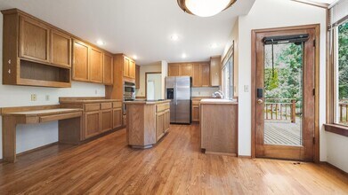 6534 152nd Ave SE in Bellevue, WA - Building Photo - Building Photo