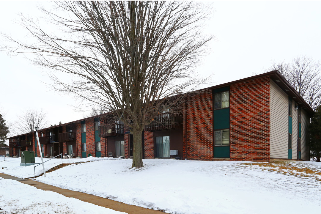 Windbriar Apartments in Fitchburg, WI - Building Photo